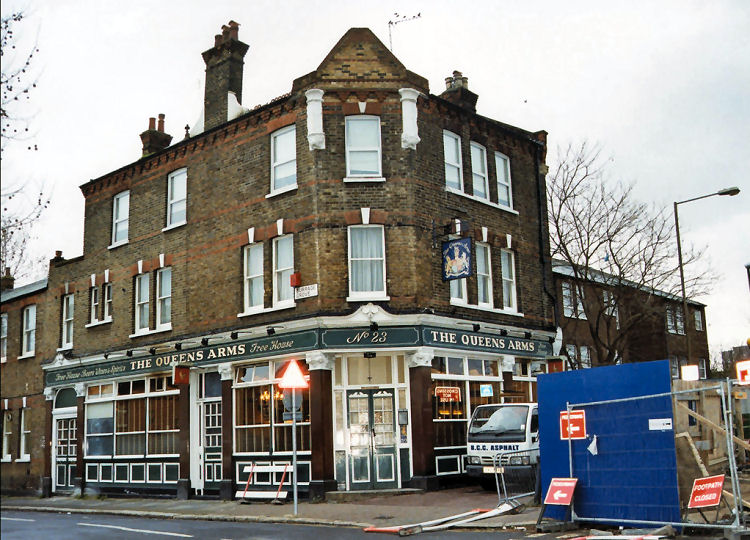 QUEEN'S ARMS Pub of Plumstead
