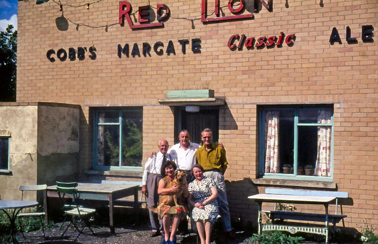 Red Lion licensees family 1965
