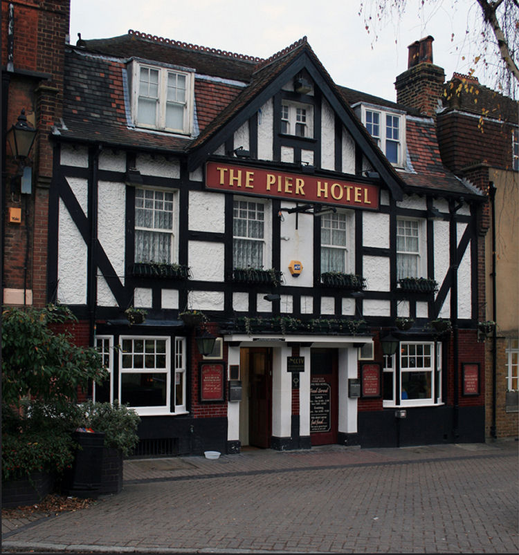 PIER HOTEL Pub of Greenhithe
