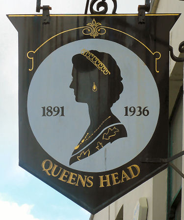Queen's Head sign 2011