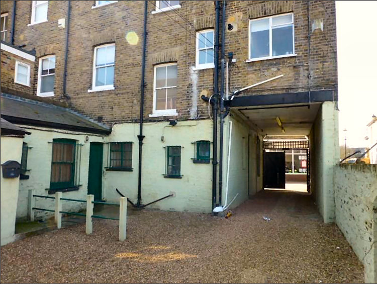 Compas Alehouse back