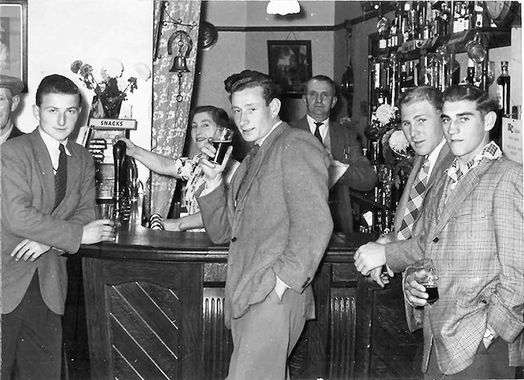 Stonebridge Inn inside 1950