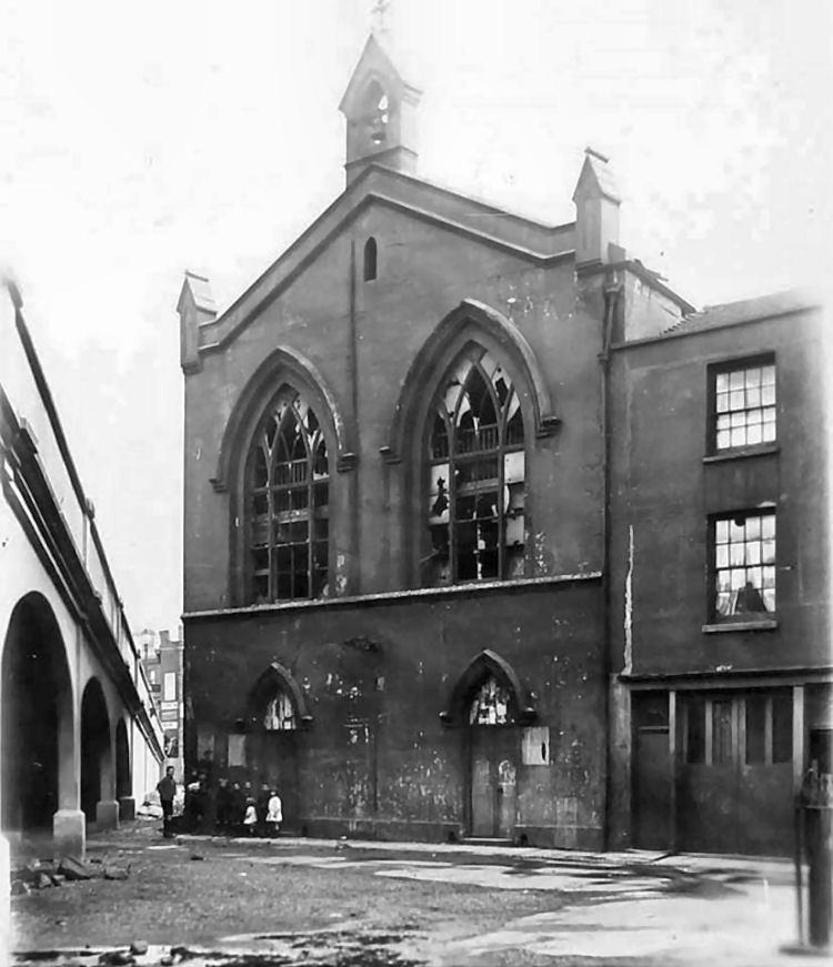St Paul's church, Middle Row