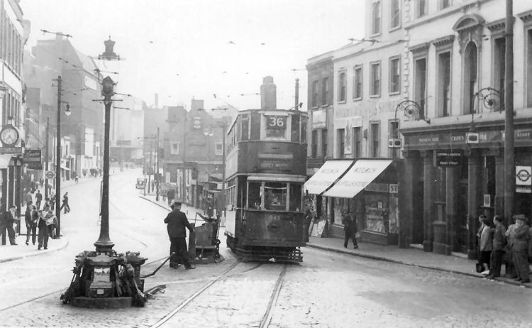 Crown and Anchor 1940s