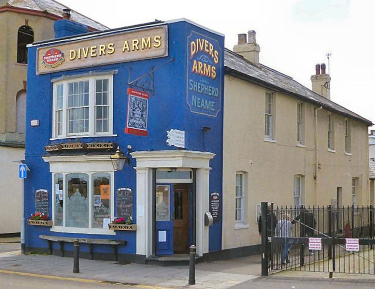 Divers Arms 2015