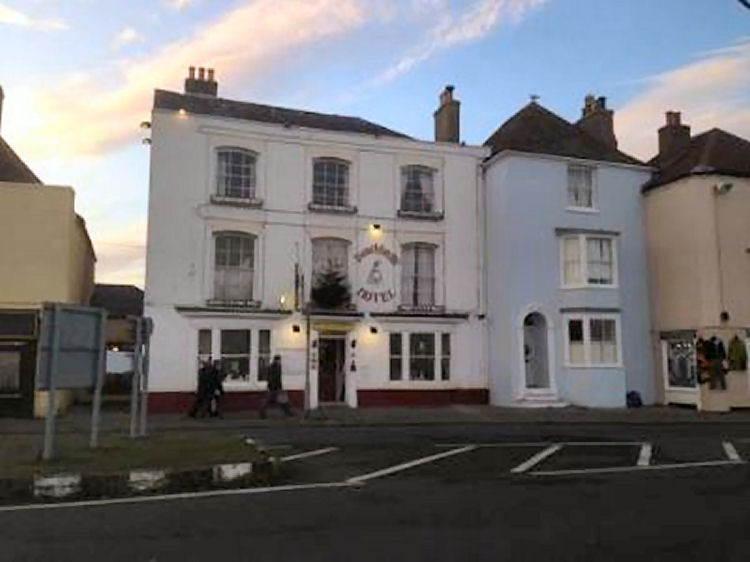 WATERFRONT HOTEL Pubs of Deal