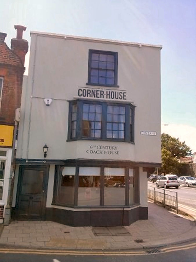 CORNER HOUSE Pub of Canterbury