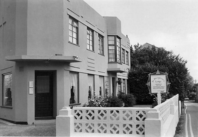GREEN WINDOWS HOTEL Pubs of St Margarets