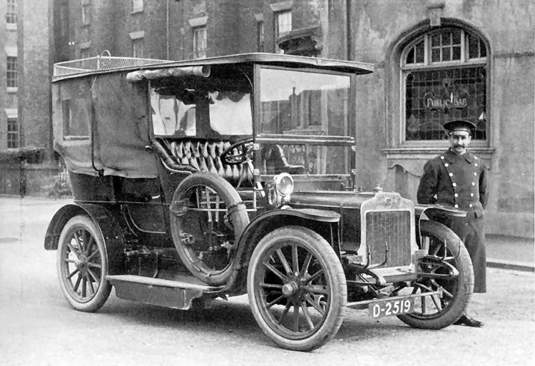 Car outside hotel in 1906