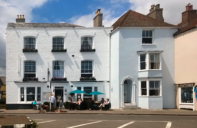 WATERFRONT HOTEL Pubs of Deal