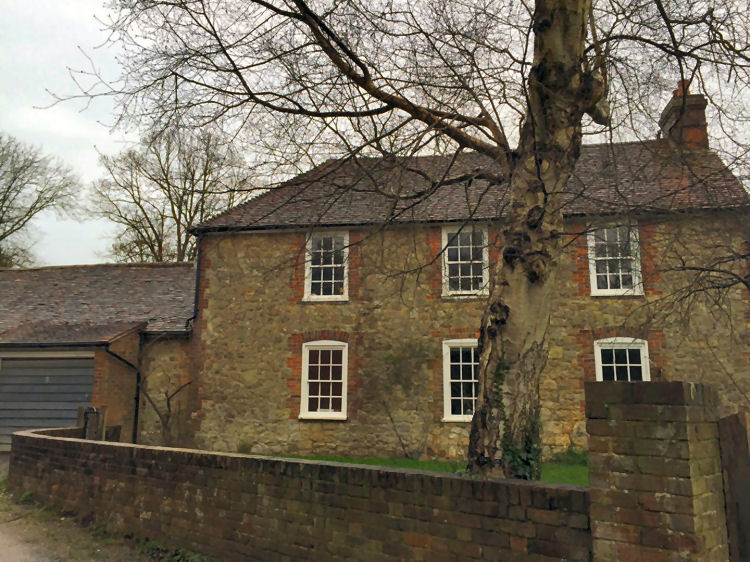 CROWN Pub of Ivy Hatch