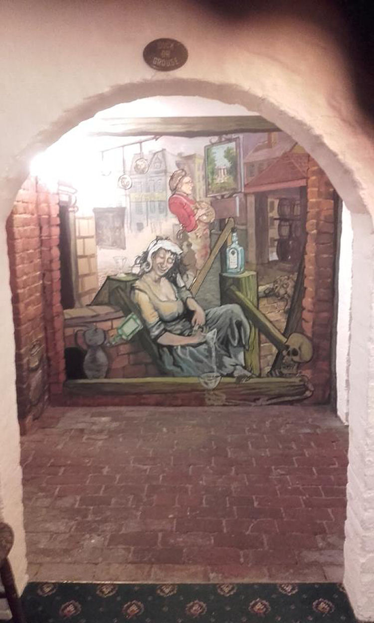 Three Pillars motif inside