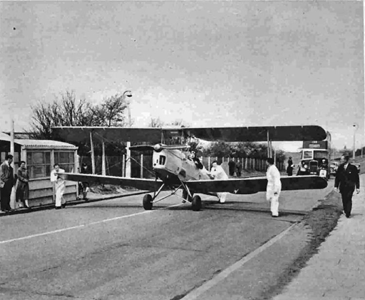 Tiger Moth road push