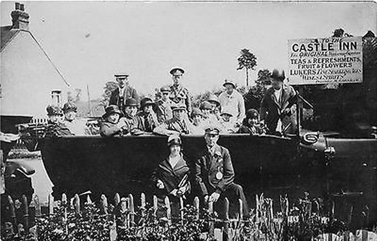 Charabanc outside Castle Inn Essex