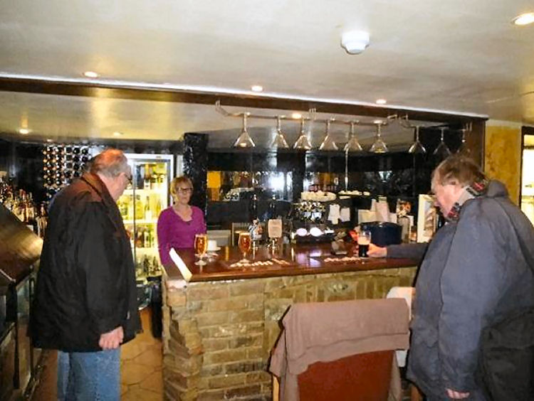 D's Steakhouse and Dive Bar