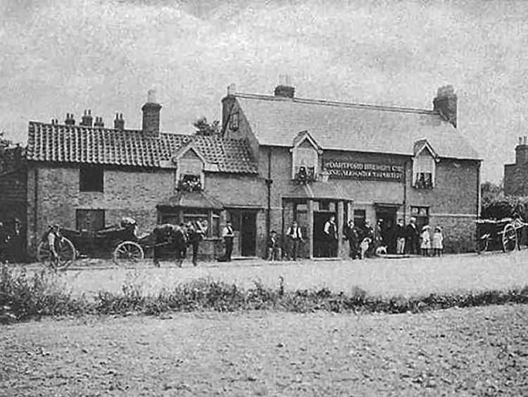 Fox and Hounds 1900