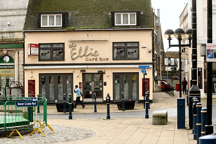 Ellie Bar