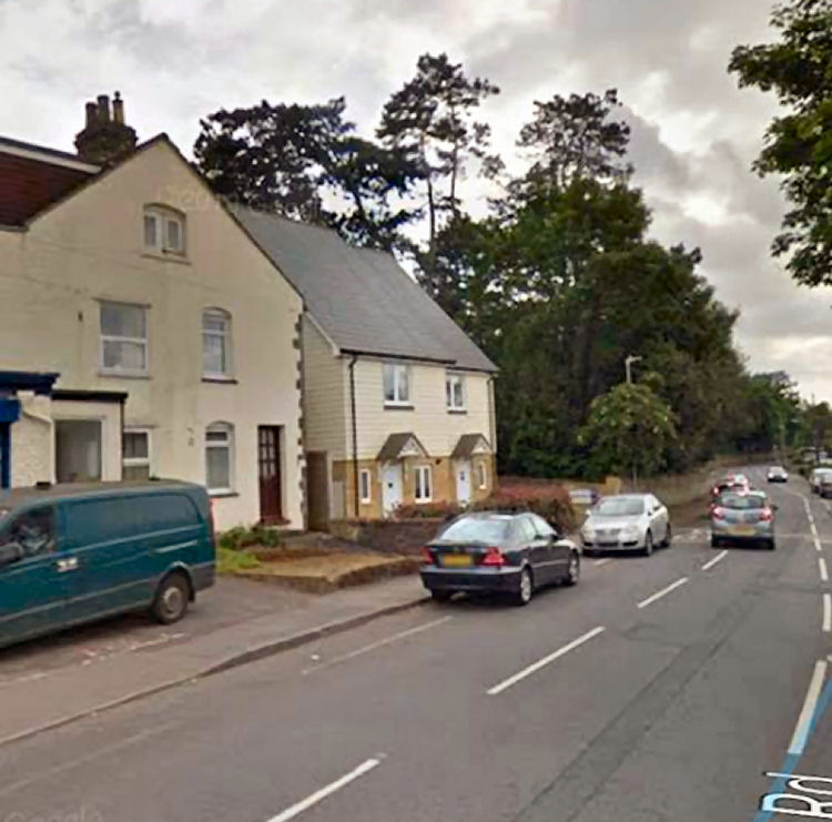 OFF LICENSE QUEEN'S ROAD Pub of Maidstone