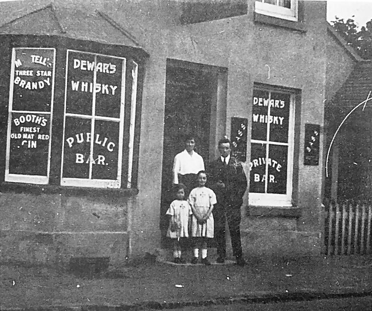 Mrs Kennet and children 1930s