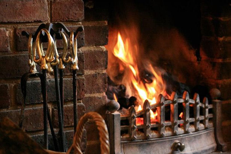 Brocklayer's Arms fireplace 2019