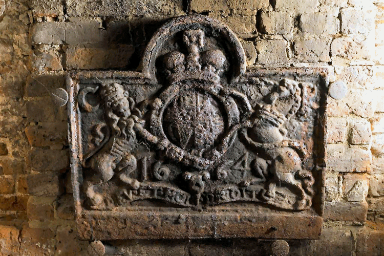 Red Lion plaque 1664