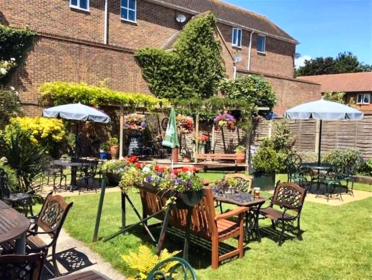 Ship Inn garden 2019