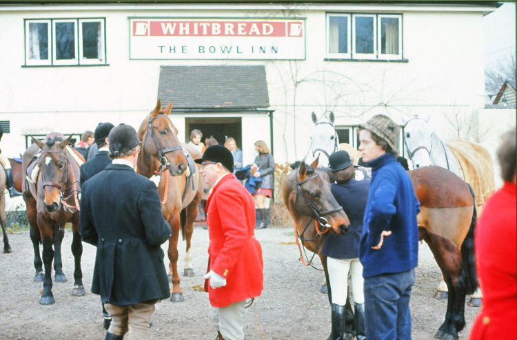 Hunt outside Bown 1976