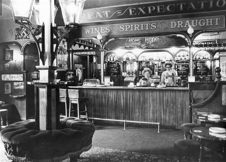 Great Expectations bar 1981