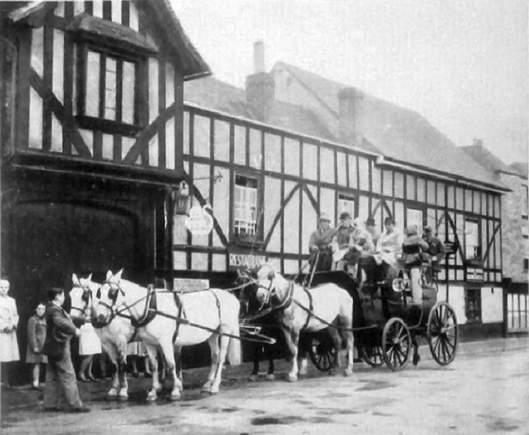 Carriage outside the White Swan 1946