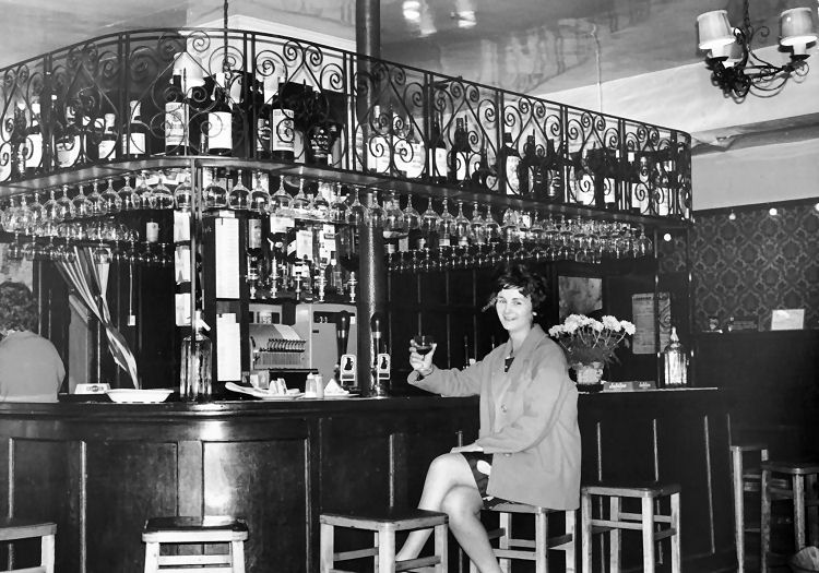 Admiral Hardy bar 1970