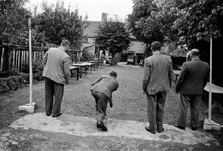 Bat and Trap game 1947