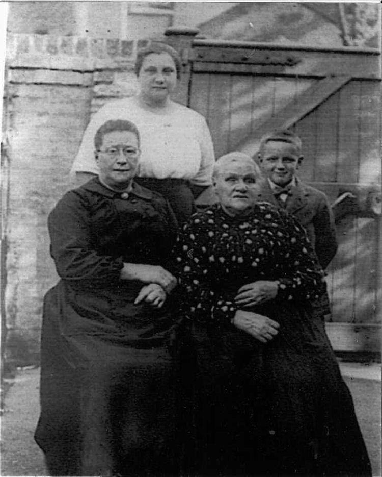 Beehive in garden 1920