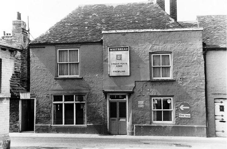 Cinque Port Arms 1981