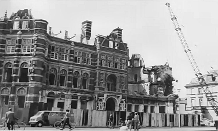 Queen's Hotel demolition 1982