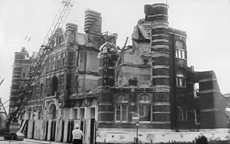 Queen's Hotel demolition 1982