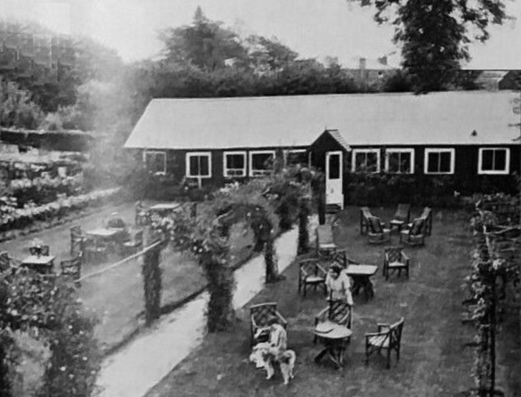 Three Horseshows garden 1935