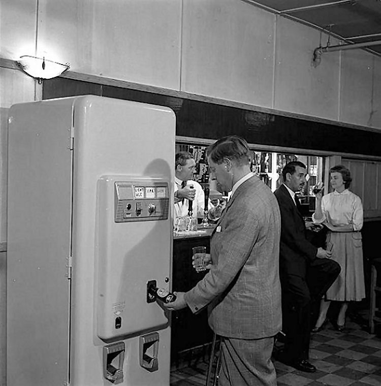Vending machine 1955