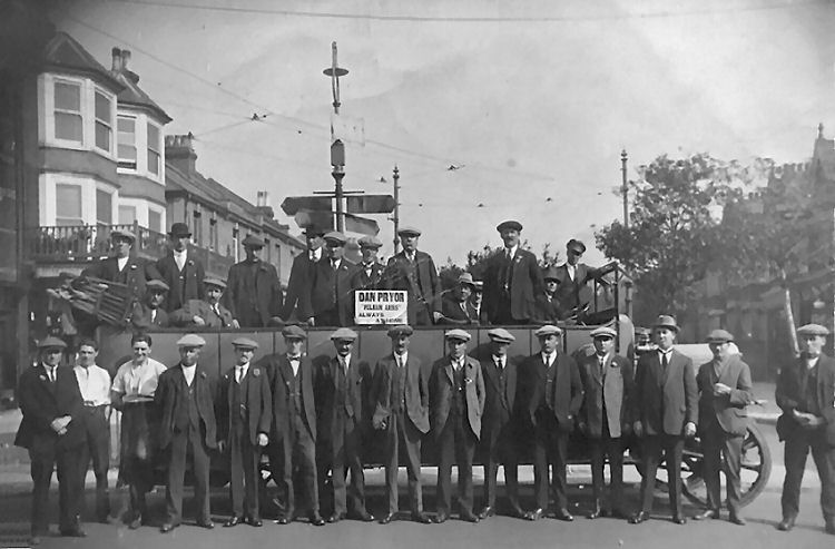 Pelham Arms day out 1925