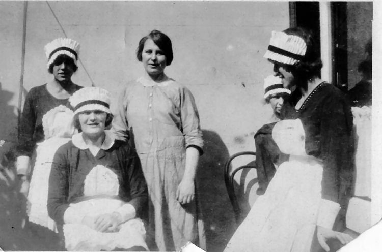 Chambermaids and waitresses 1900s