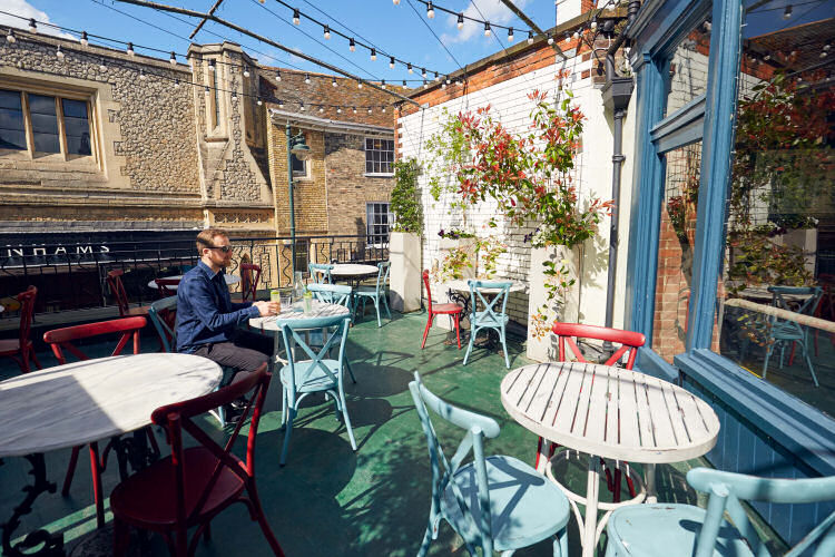 Draper's Arms garden 2022