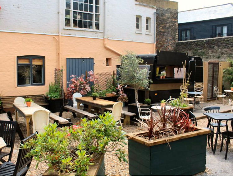 George and Heart garden 2022