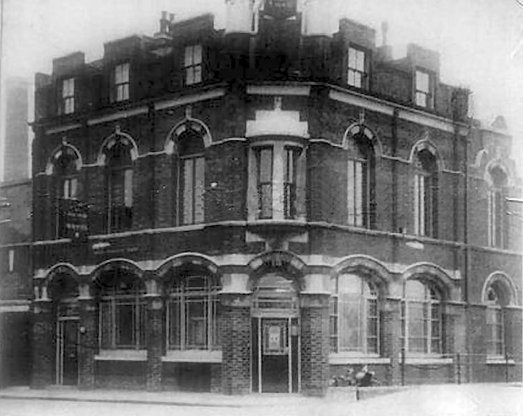OLD SWAN Pub of Battersea