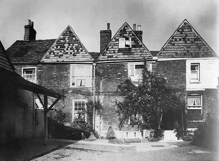 Saracen's Head courtyard 1941