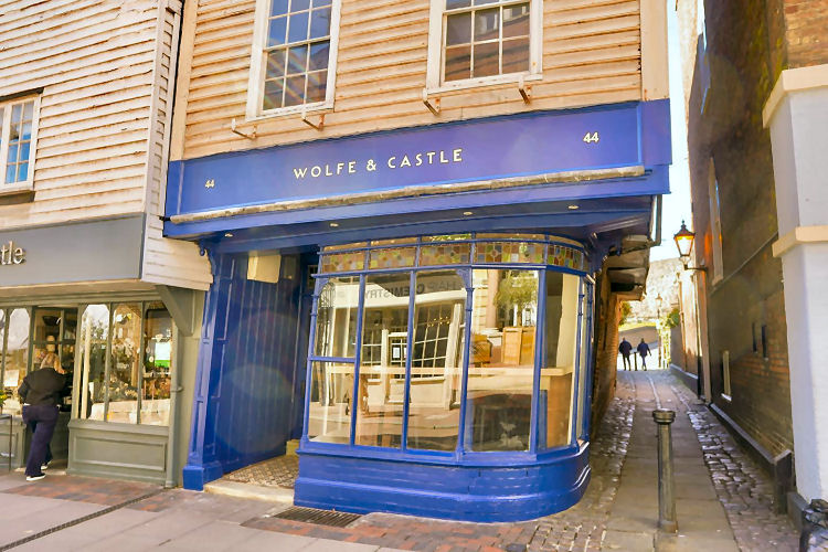 Wolf and castle 2022