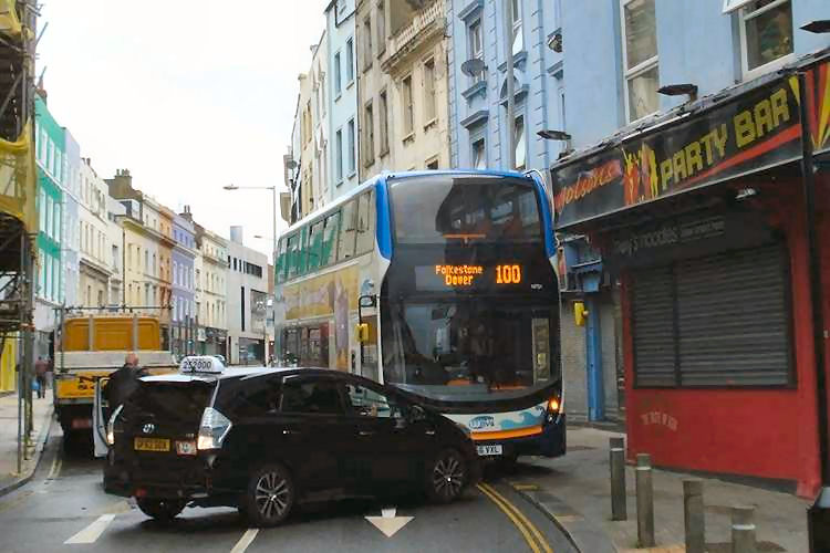 Party Bar crash 2017