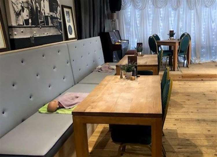 Four Horseshoes inside 2023