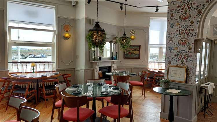 London and Paris restaurant