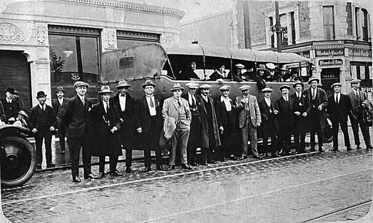 Railway Tavern race outing 1920s