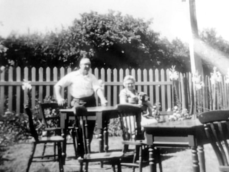 Butchers Arms garden, Fres and Nancy Davis 1960