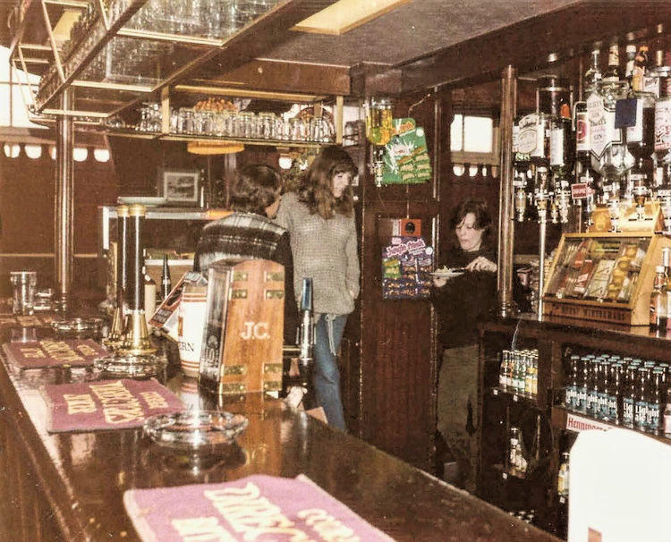Crown bar 1978